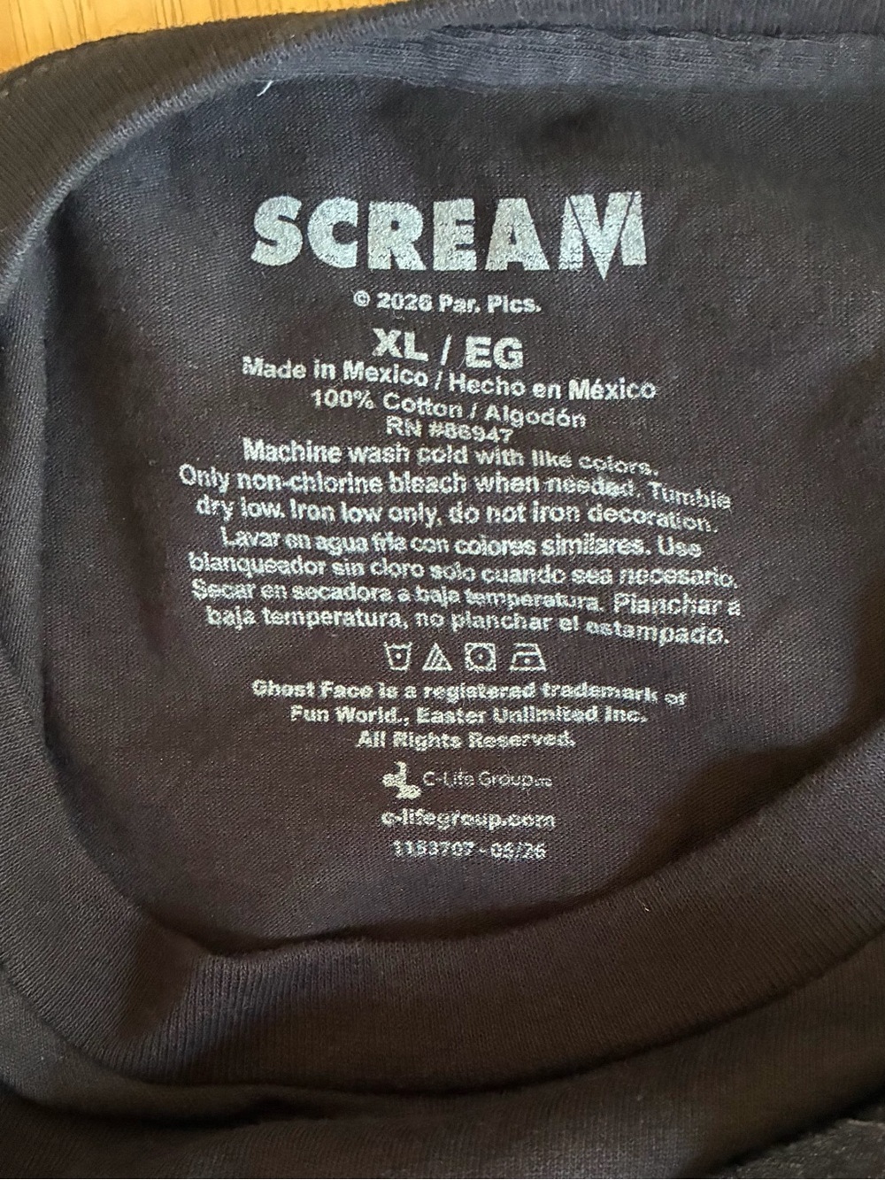 Scream Ghostface Graphic T-Shirt XL - "What's Your Favorite Scary Movie?" Black - Picture 3 of 3